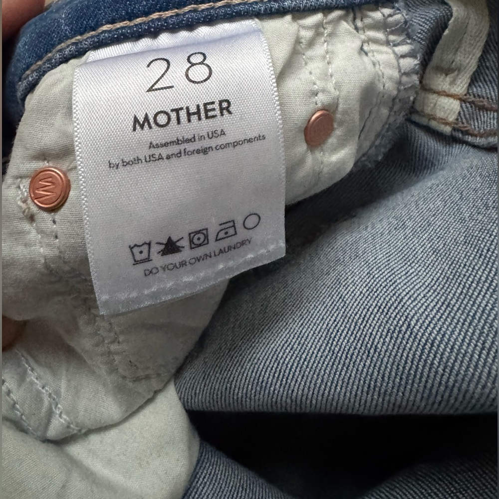 Mother The Weekend Fray Jeans - Picture 4 of 9